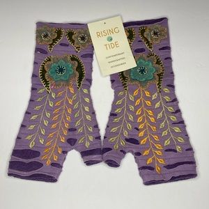 New Rising Tide Handcrafted Gloves